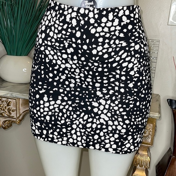 H&M Mini Skirt Size XS - Picture 2 of 5